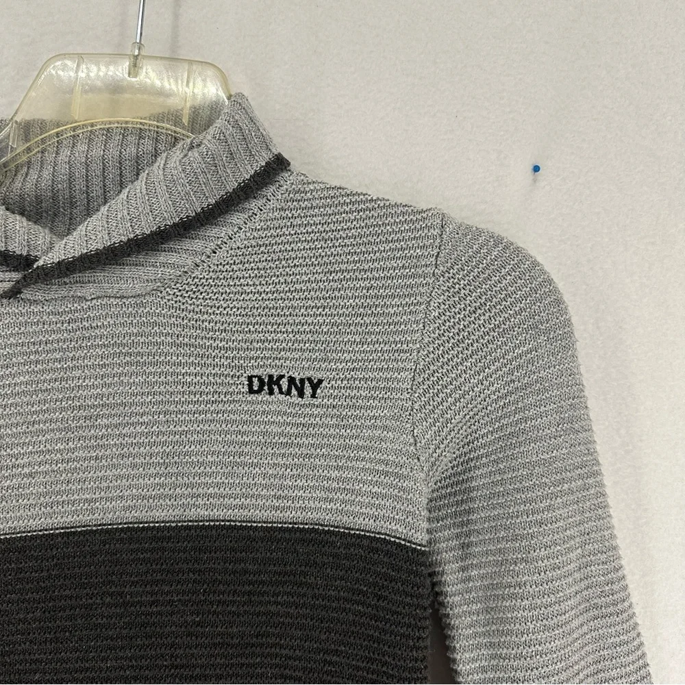 DKNY Embroidered Knit Pullover Sweater Mens Small Black Grey